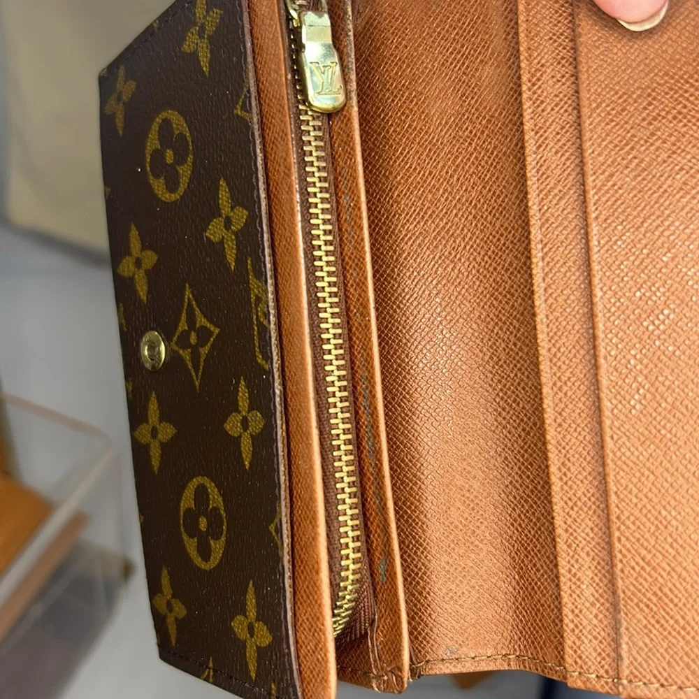 Louis Vuitton Monogram Leather Wallet Unisex